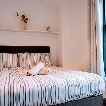 Contractor And Family Friendly Grade II Townhouse- 3 Bedrooms- Free Parking NWI Esterno foto