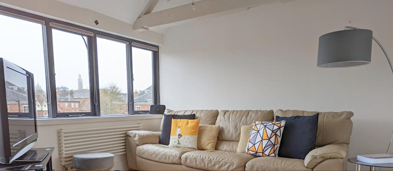 Contractor And Family Friendly Grade II Townhouse- 3 Bedrooms- Free Parking NWI Esterno foto