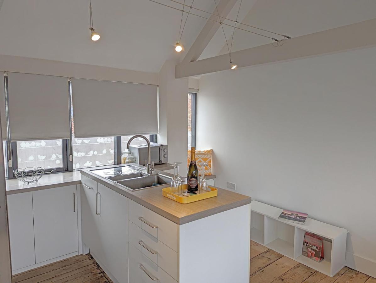 Contractor And Family Friendly Grade II Townhouse- 3 Bedrooms- Free Parking NWI Esterno foto