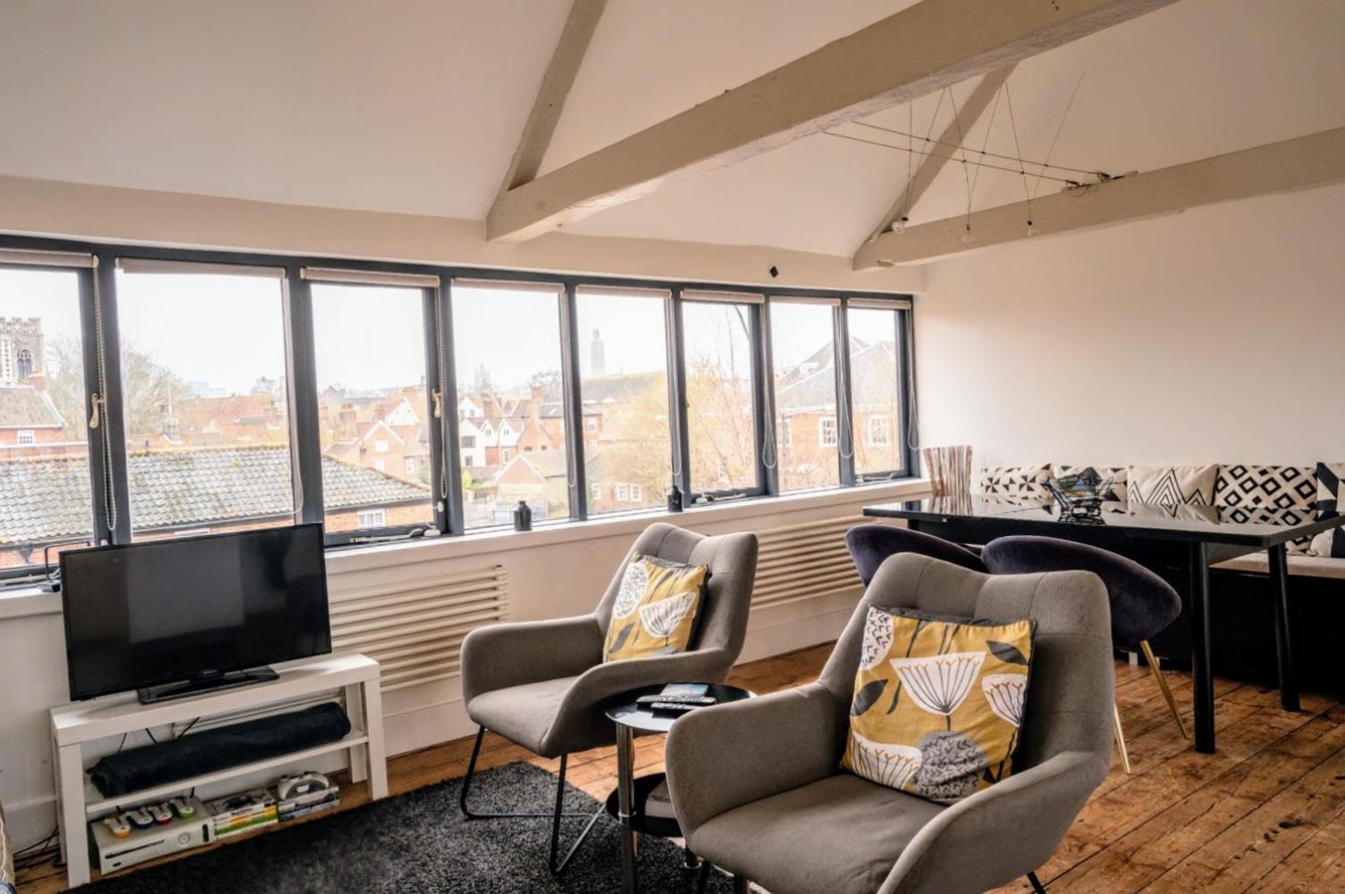 Contractor And Family Friendly Grade II Townhouse- 3 Bedrooms- Free Parking NWI Esterno foto